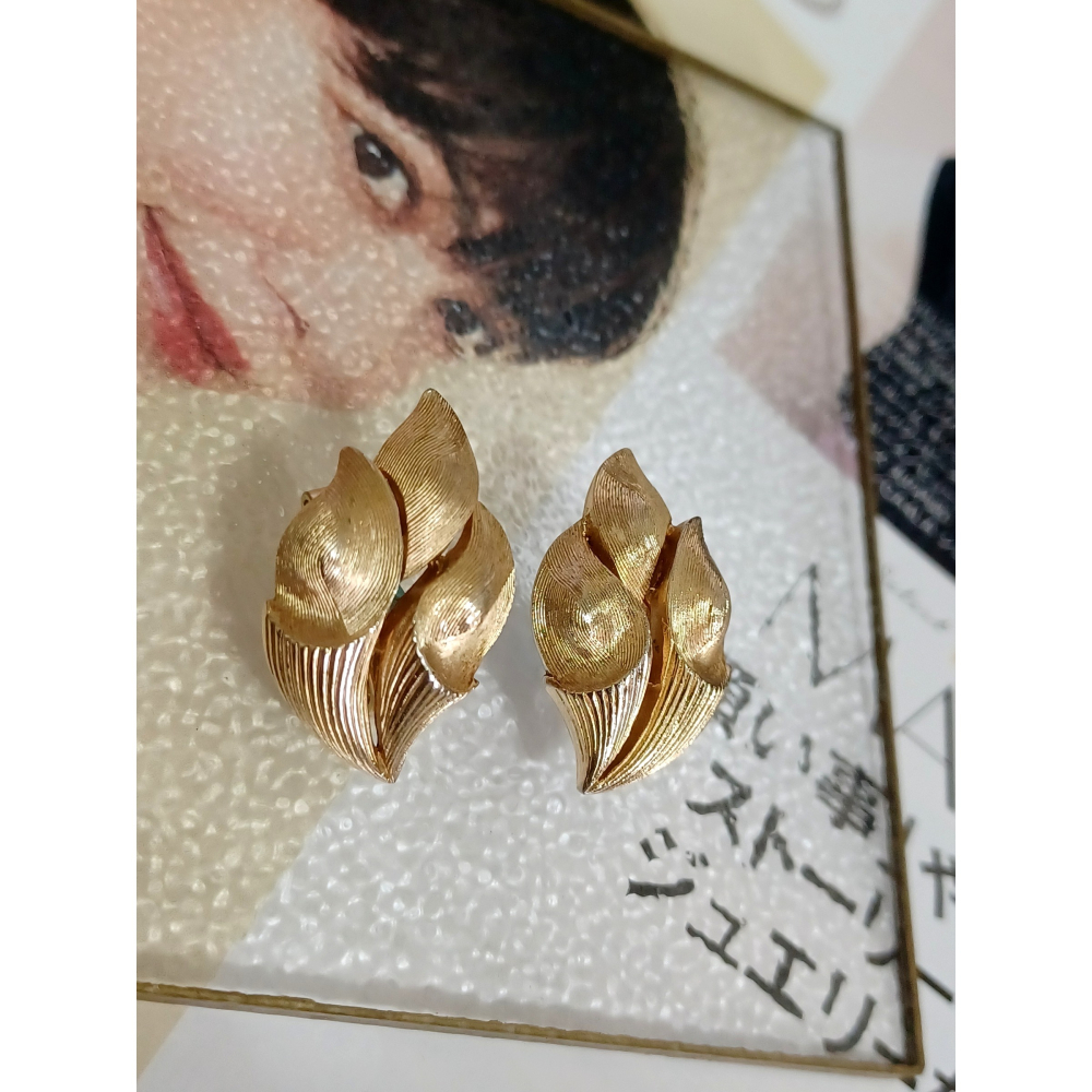 vintage jewelry Trifari 典雅刷金抽象造型 夾式耳環 980元-細節圖8