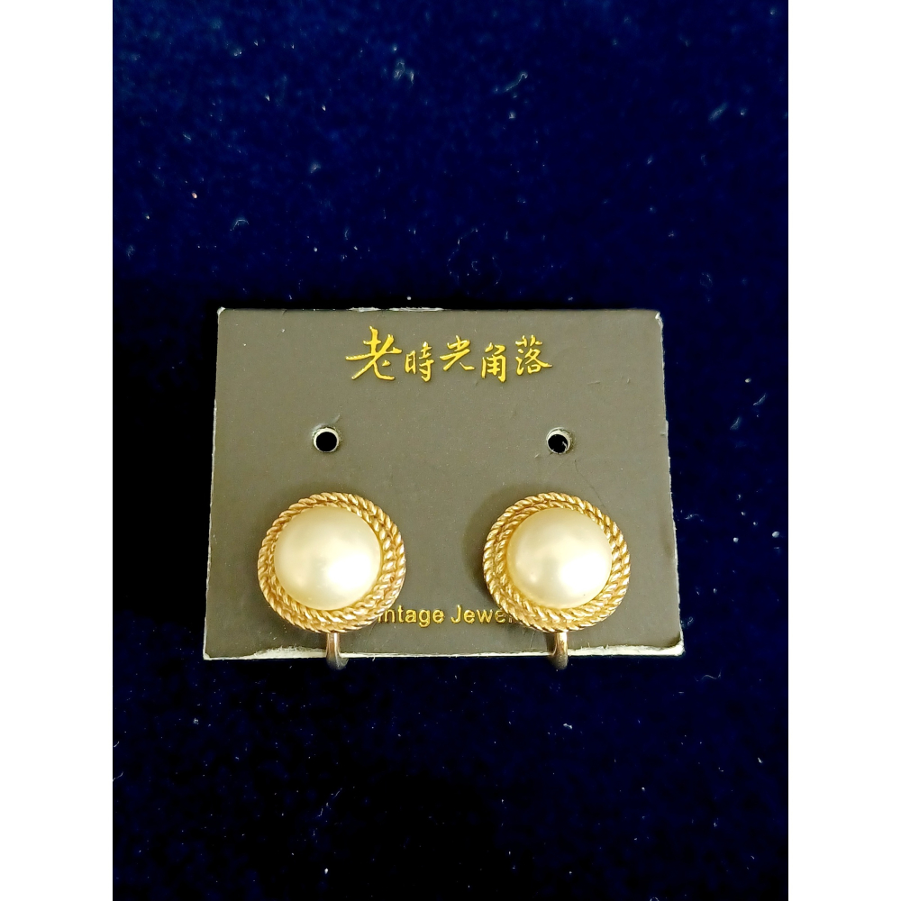 vintage jewelry Trifari 典雅金色仿珍珠圓形夾式耳環 820元-細節圖7