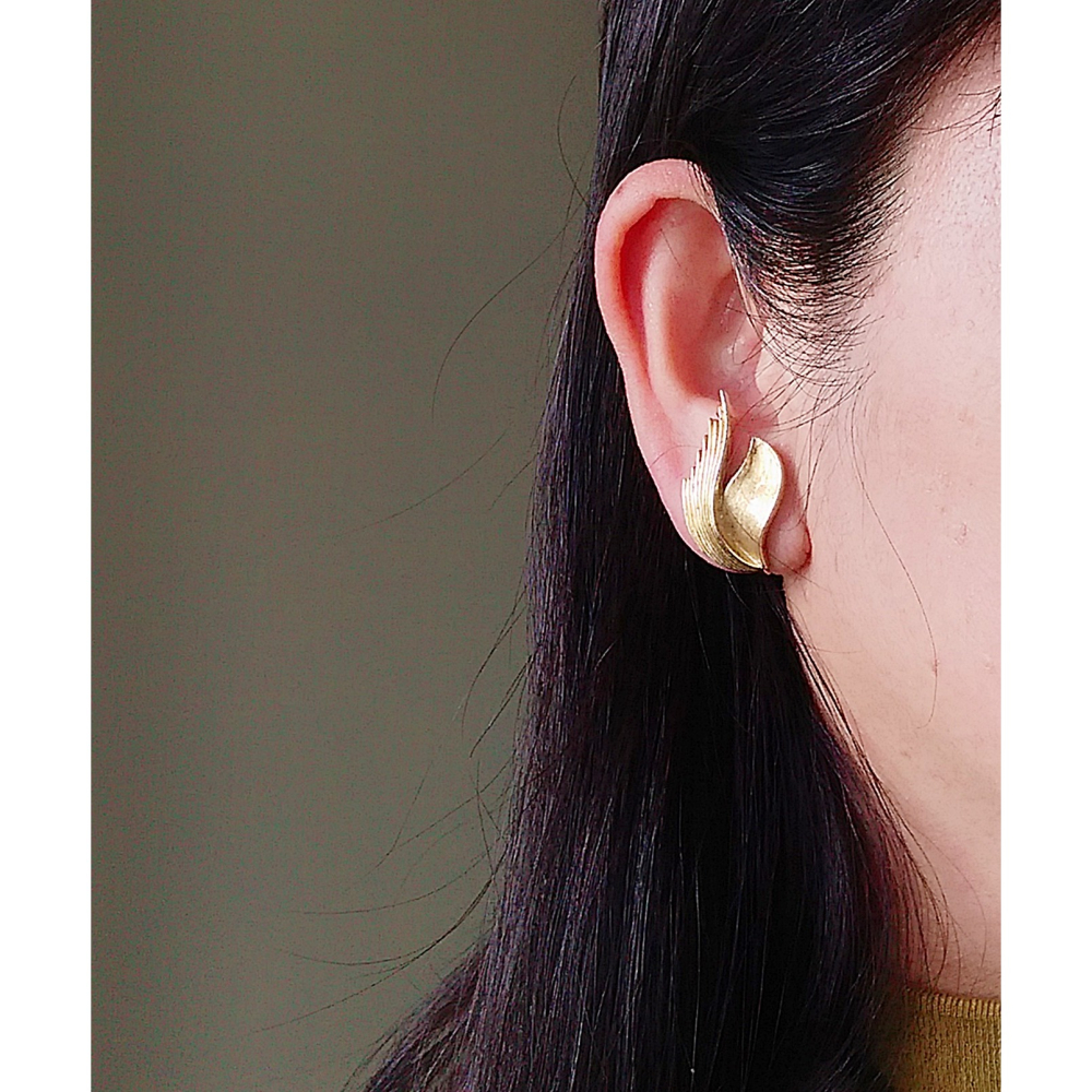 vintage jewelry Trifari 典雅刷金羽翼意象 夾式耳環 980元-細節圖2