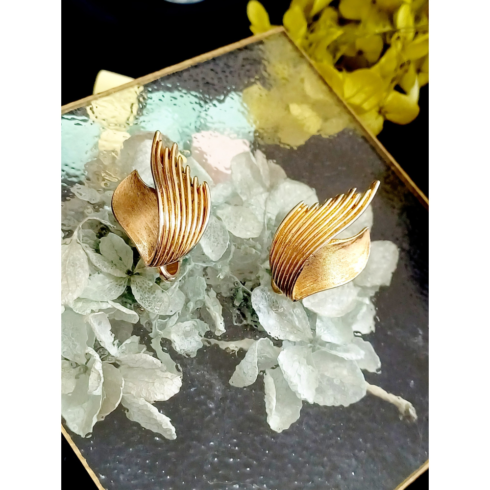 vintage jewelry Trifari 典雅刷金羽翼意象 夾式耳環 980元-細節圖7