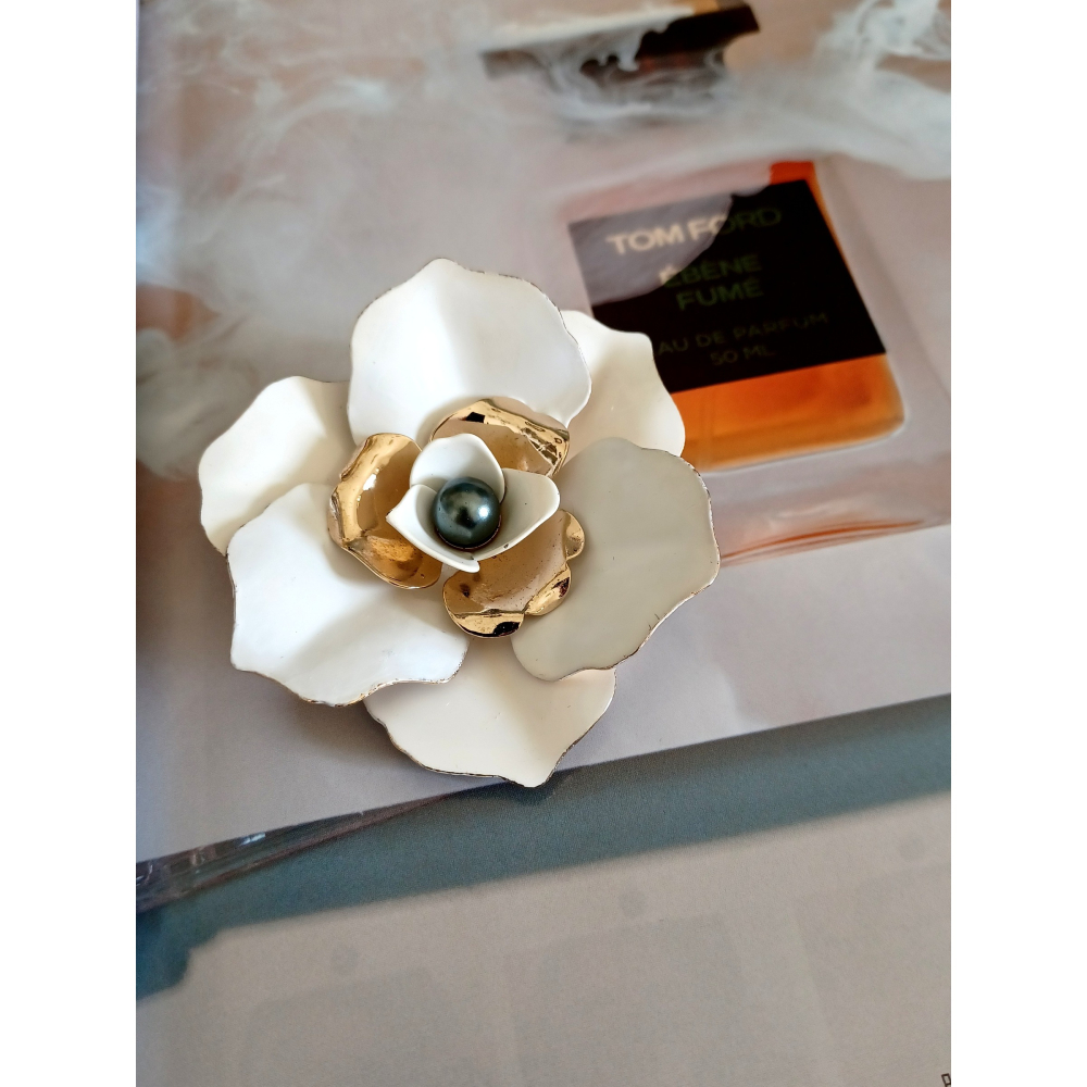 vintage jewelry Sarah cov  Camellia系列 白色琺瑯花 別針 1280元-細節圖5