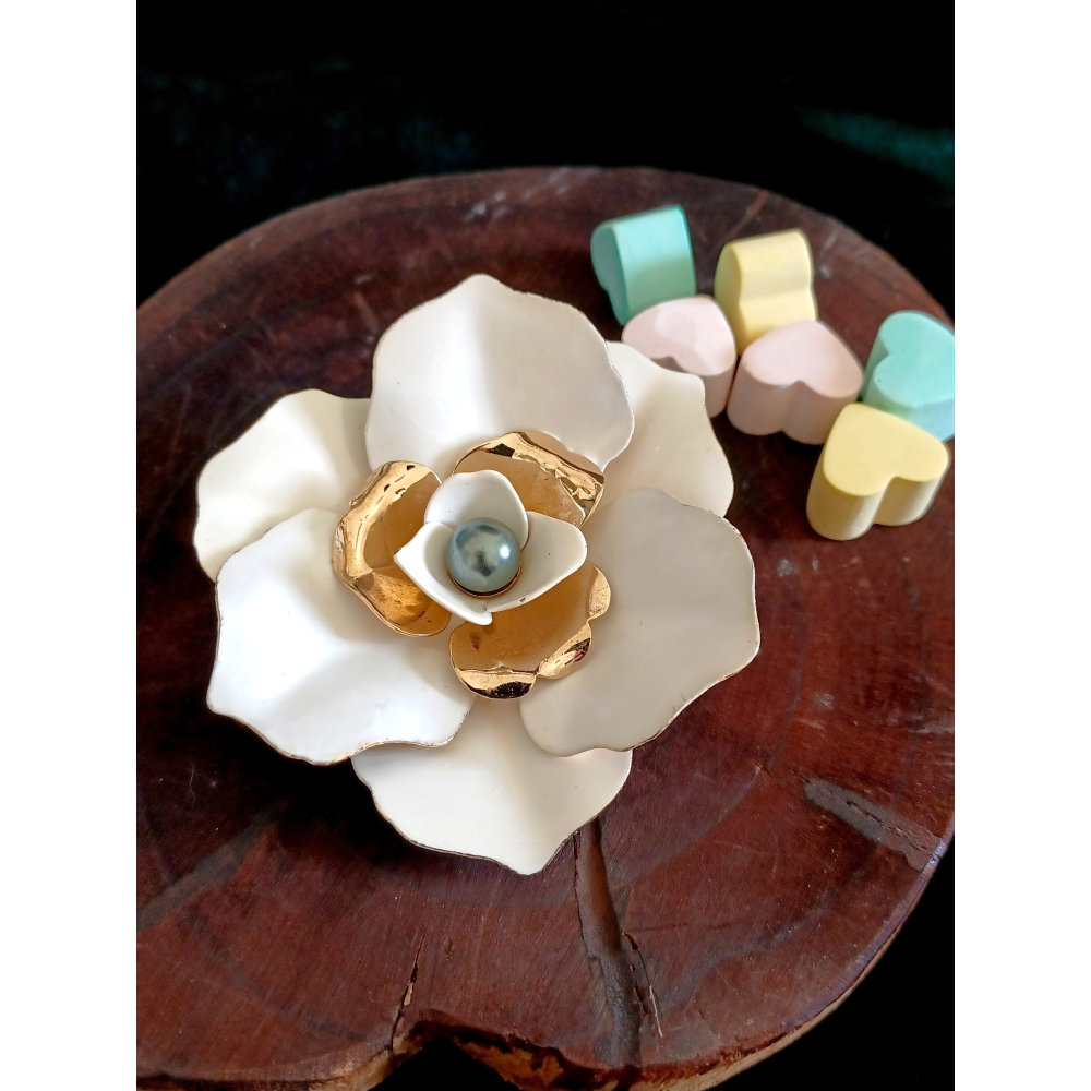 vintage jewelry Sarah cov  Camellia系列 白色琺瑯花 別針 1280元-細節圖6