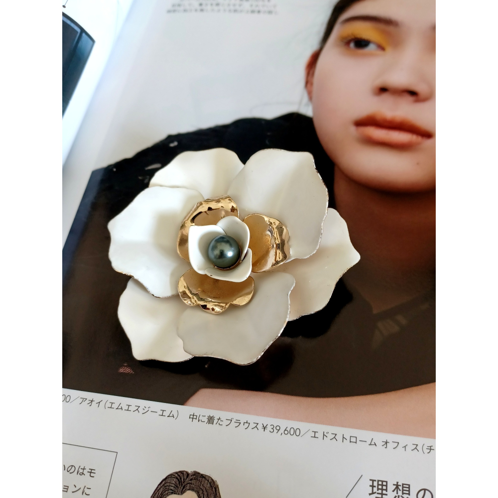 vintage jewelry Sarah cov  Camellia系列 白色琺瑯花 別針 1280元-細節圖7