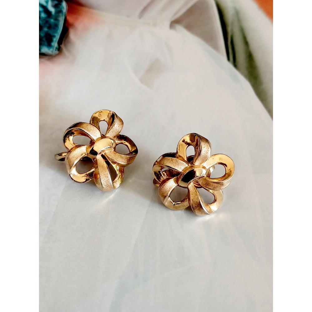 vintage jewelry Trifari 典雅金色花朵蝴蝶結 夾式耳環 980元-細節圖3