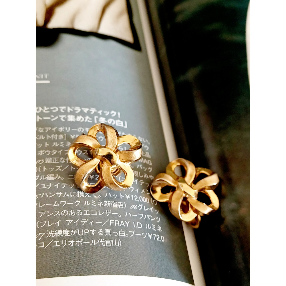 vintage jewelry Trifari 典雅金色花朵蝴蝶結 夾式耳環 980元-細節圖5
