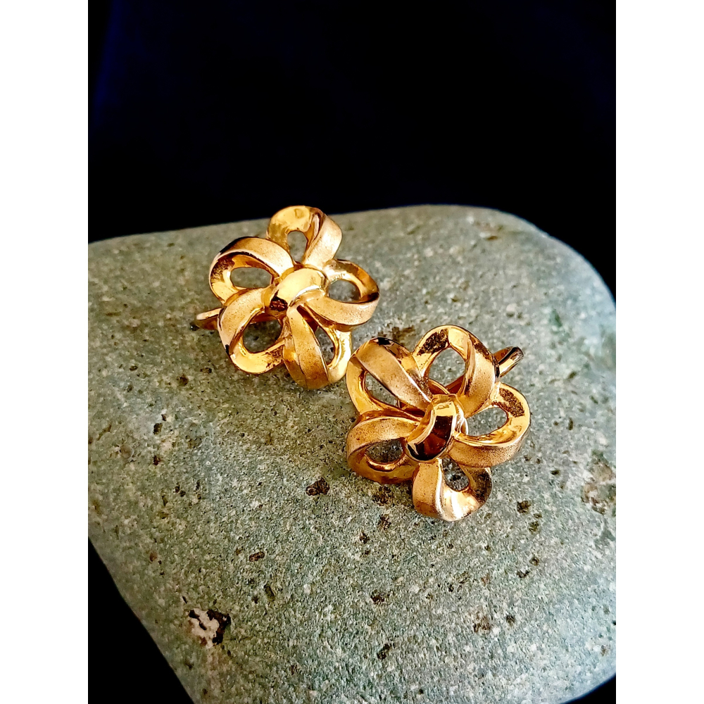 vintage jewelry Trifari 典雅金色花朵蝴蝶結 夾式耳環 980元-細節圖7