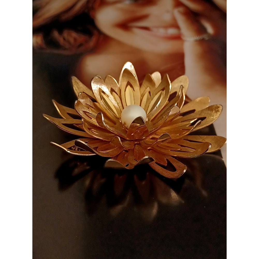 vintage jewelry Sarah cov   金色立體珍珠金盞花 別針 1280元-細節圖3