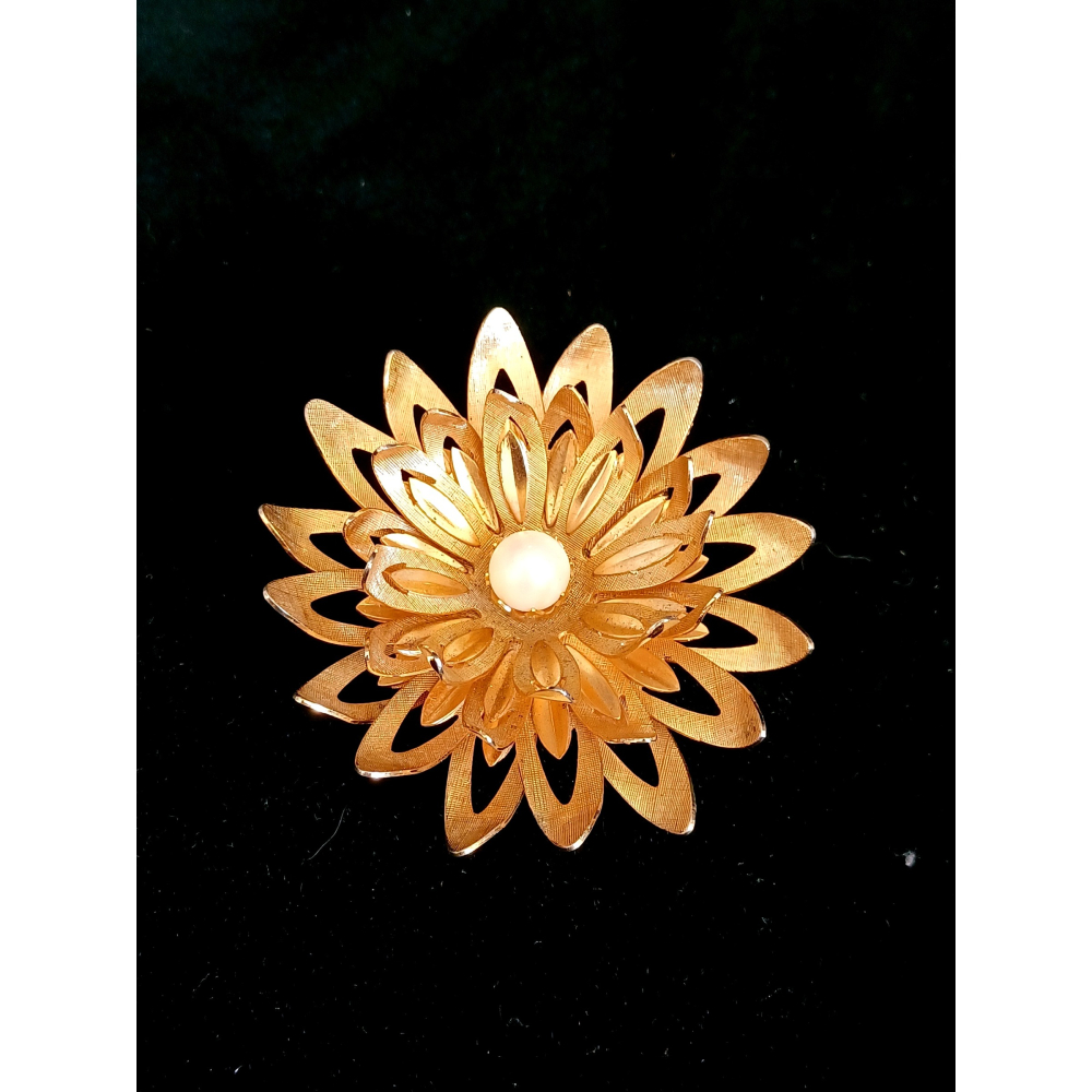 vintage jewelry Sarah cov   金色立體珍珠金盞花 別針 1280元-細節圖4