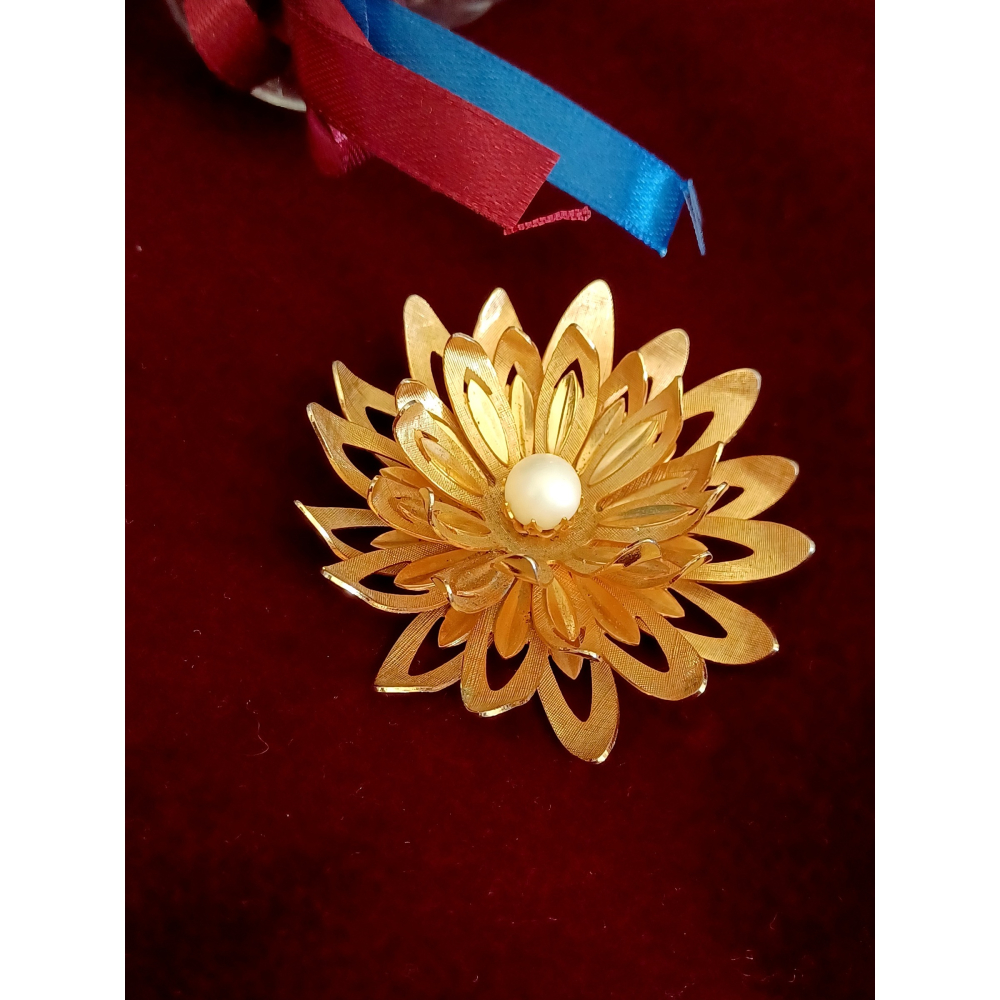 vintage jewelry Sarah cov   金色立體珍珠金盞花 別針 1280元-細節圖7