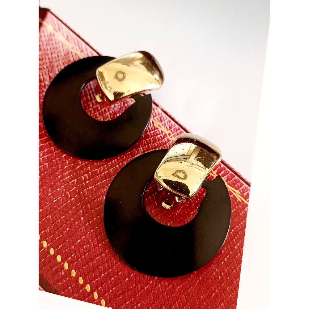 vintage jewelry  時尚搖曳黑色環狀塑料 夾式耳環  580元-細節圖3