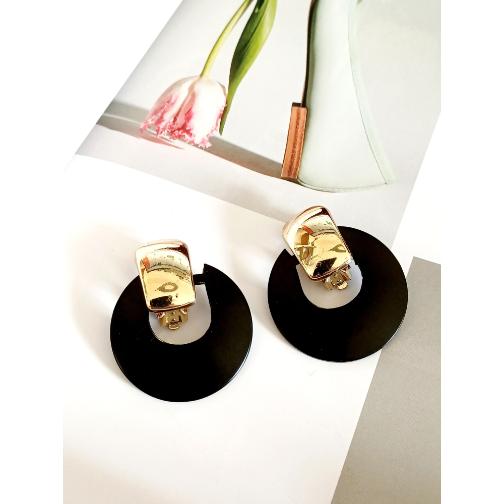 vintage jewelry  時尚搖曳黑色環狀塑料 夾式耳環  580元-細節圖8