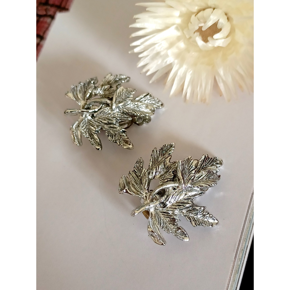vintage jewelry  典雅立體銀色蕨葉 夾式耳環 680元-細節圖4
