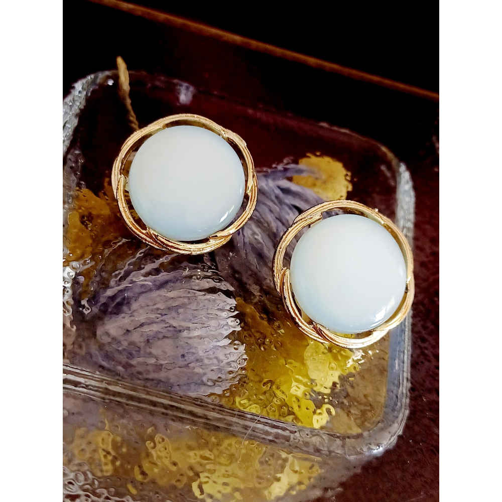 vintage jewelry  LISNER 氣質佳人淡藍塑膠玻璃 夾式耳環 680元-細節圖5