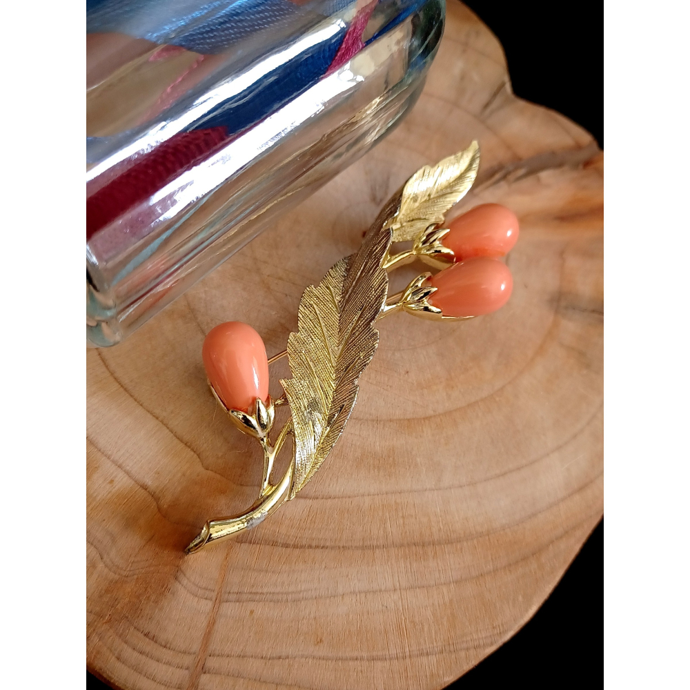 vintage jewelry Sarah cov  金色仿橙色珊瑚葉 別針 1280元-細節圖4