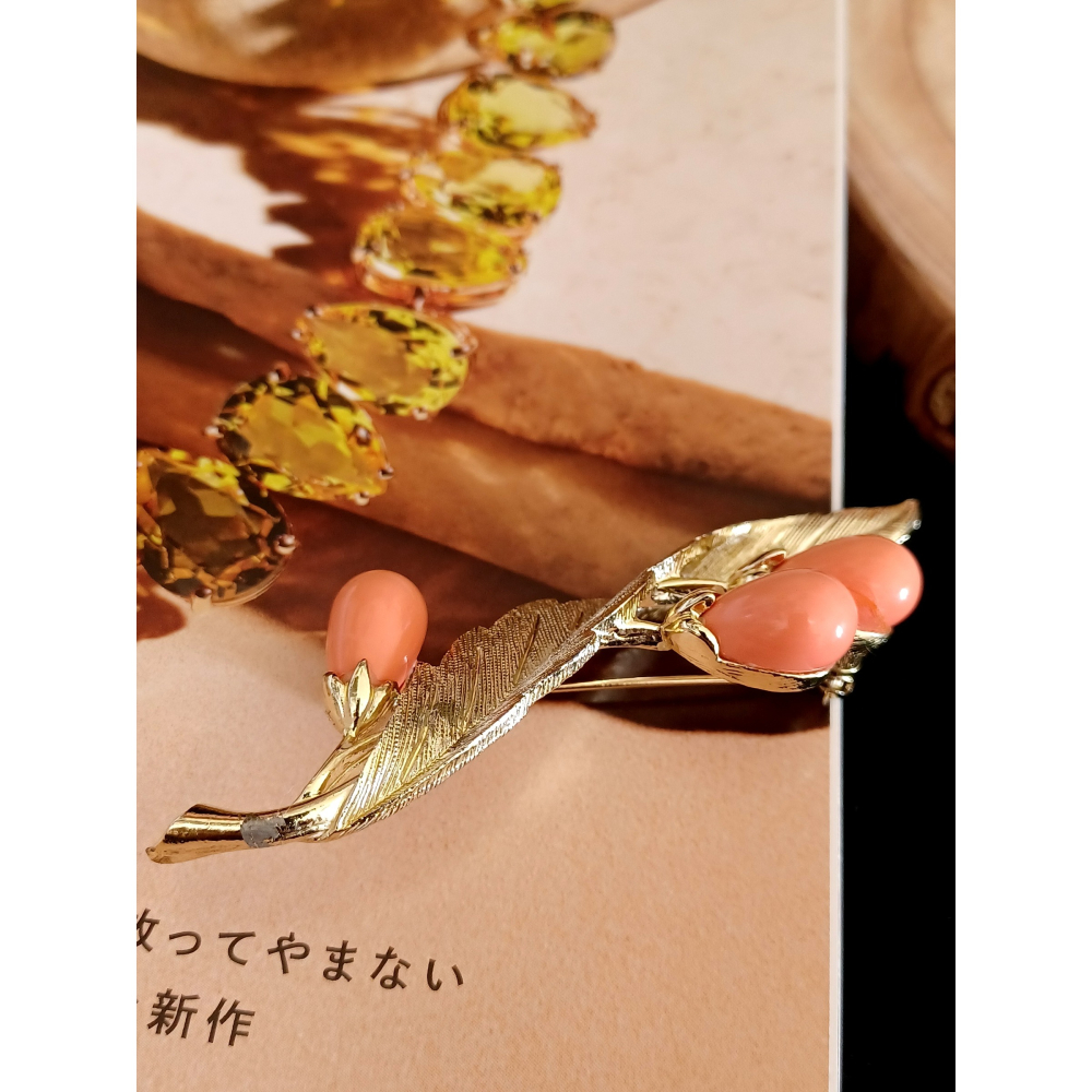 vintage jewelry Sarah cov  金色仿橙色珊瑚葉 別針 1280元-細節圖7