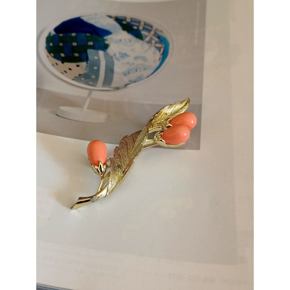 vintage jewelry Sarah cov  金色仿橙色珊瑚葉 別針 1280元-細節圖8