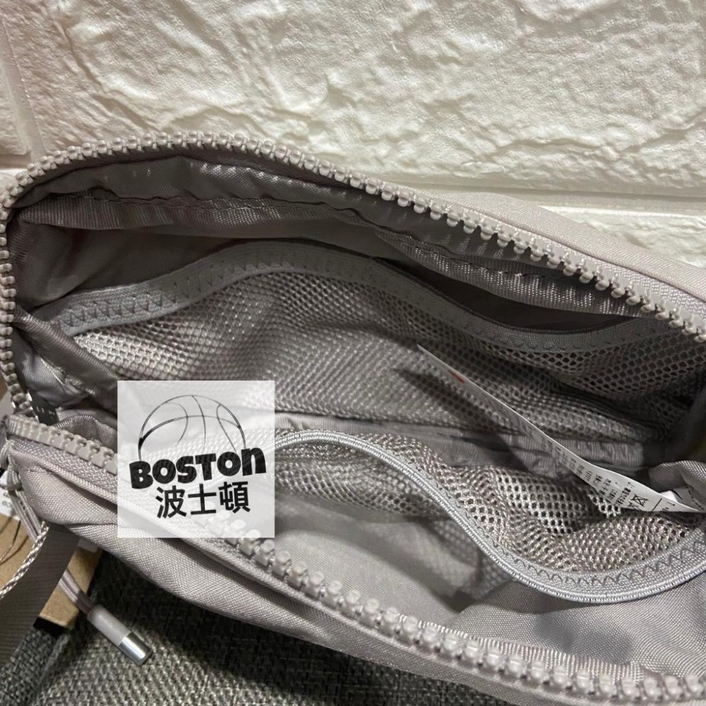 Nike Aura 腰包 方包 肩包 小包 小方包 肩背包 側背包 隨身包 運動包 休閒包 灰 HM6120 009-細節圖5