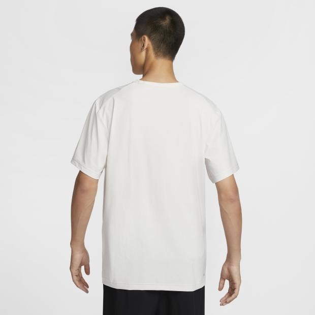 Nike Hyverse Dri-FIT 男款 短袖 T-Shirt  經典 大Logo 米白 HJ7008 030-細節圖2