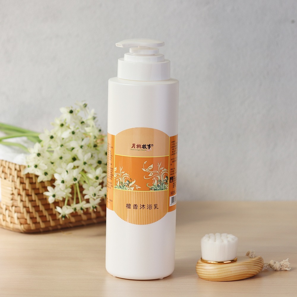 檀香沐浴乳 Body Wash 1000ml。蠶絲蛋白保濕，質地輕盈，舒緩肌膚乾燥。散發出淡淡木質清香，可紓緩您的壓力。-細節圖2