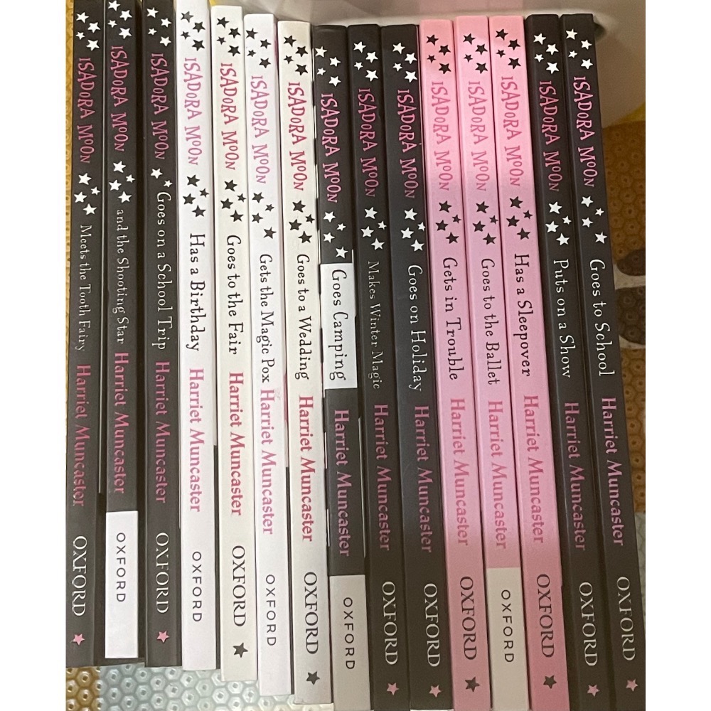 二手 正版 英文 童書  Isadora Moon 共8本-細節圖2