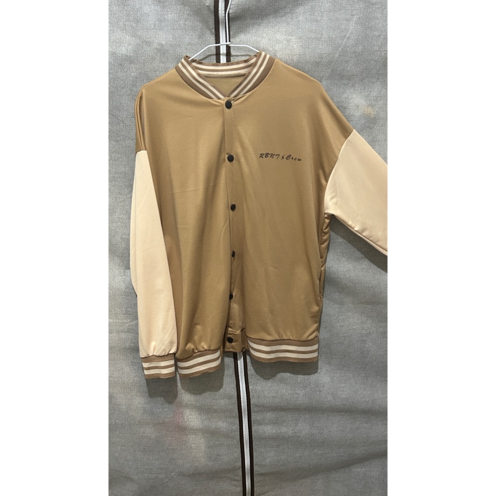 杏色復古棒球外套-細節圖2