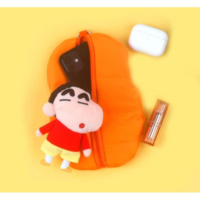 現貨🔥韓國 蠟筆小新睡袋造型拉鍊包 吊飾 筆袋 收納袋 手機包 韓國獨家限定🇰🇷 禮物-細節圖5