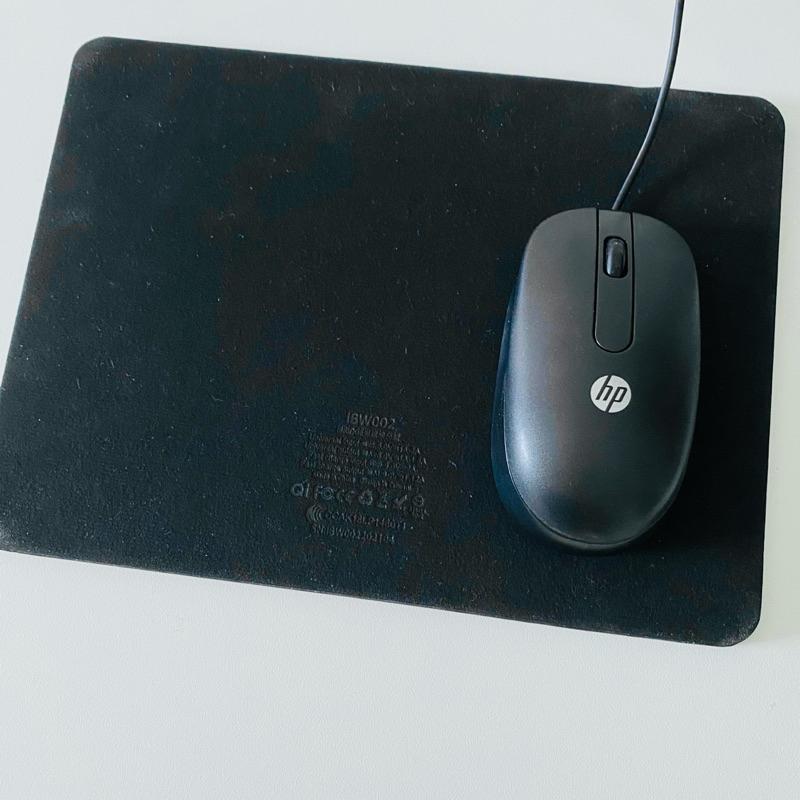 【iBRIDGE_無線充電皮革滑鼠墊 】限量銀行插畫版 I 10W快充 iPhone 三星-細節圖4