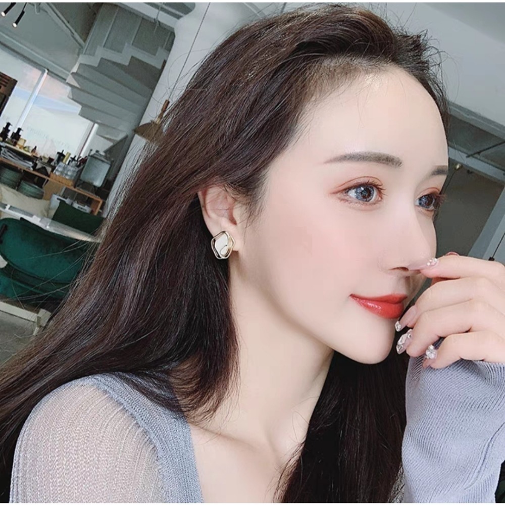 現貨☆S925銀針耳環✜韓國設計韓款✜金色耳環/耳夾/大理石金邊/石紋/簡約耳環-細節圖5