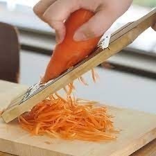 【現貨】【日本製🇯🇵】小柳產業 木柄蜂巢野菜刨絲板｜刨絲器｜紅蘿蔔絲｜青木瓜絲｜蔬菜刨絲-細節圖6