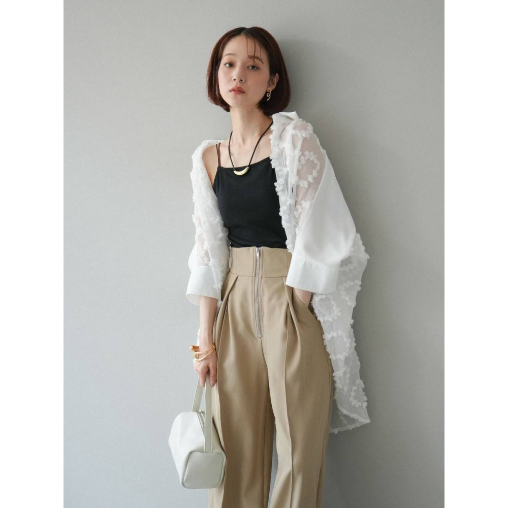 日- 立體花紋透膚衫-1色-細節圖3