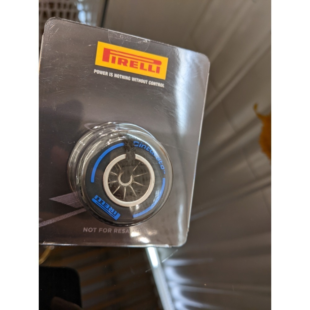 QKQK / 全新限量 Pirelli 雨胎 鑰匙圈 F1賽車專用輪胎 樂高滿額贈系列-細節圖2