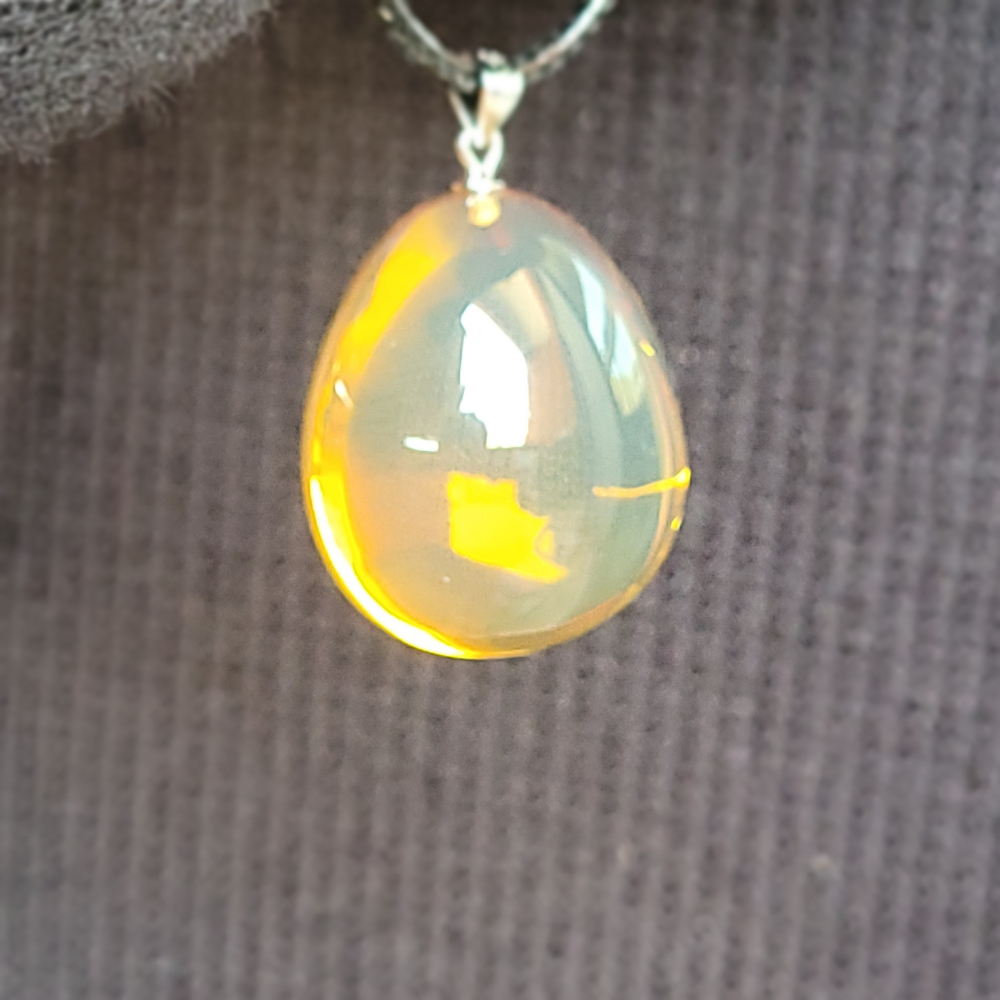 【母親節禮物已過爐現貨】天然原礦無優化 3A淨水藍珀吊墜 琥珀蜜蠟 時尚奢華-細節圖3