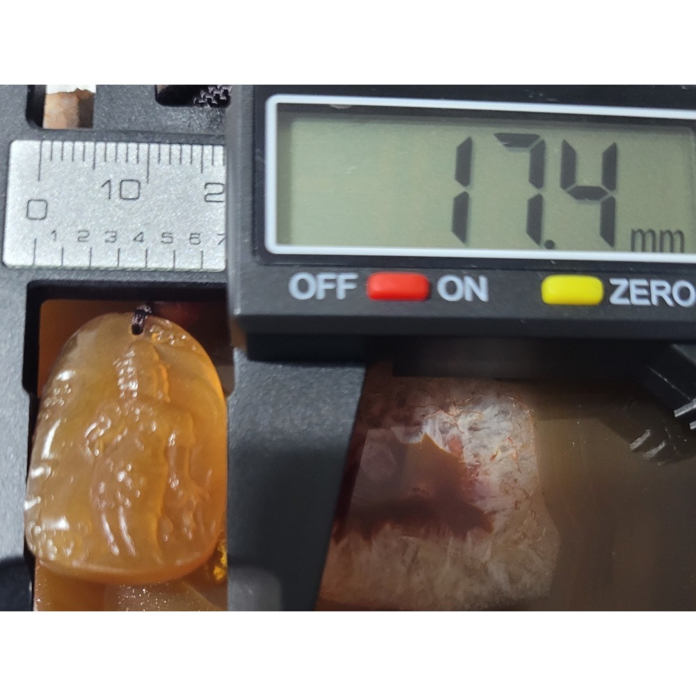 【母親節禮物已過爐現貨】天然原礦無優化琥珀蜜蠟 緬甸豬油蜜 陽雕觀音吊墜 大師雕刻-細節圖4
