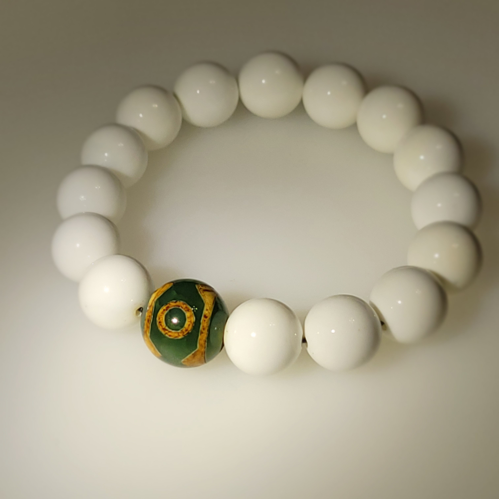 【母親節禮物已過爐現貨】綠瑪瑙三眼天珠 硨磲手串 轉運佛珠 佛珠手串 提升財運事業運 夏日百搭-細節圖2