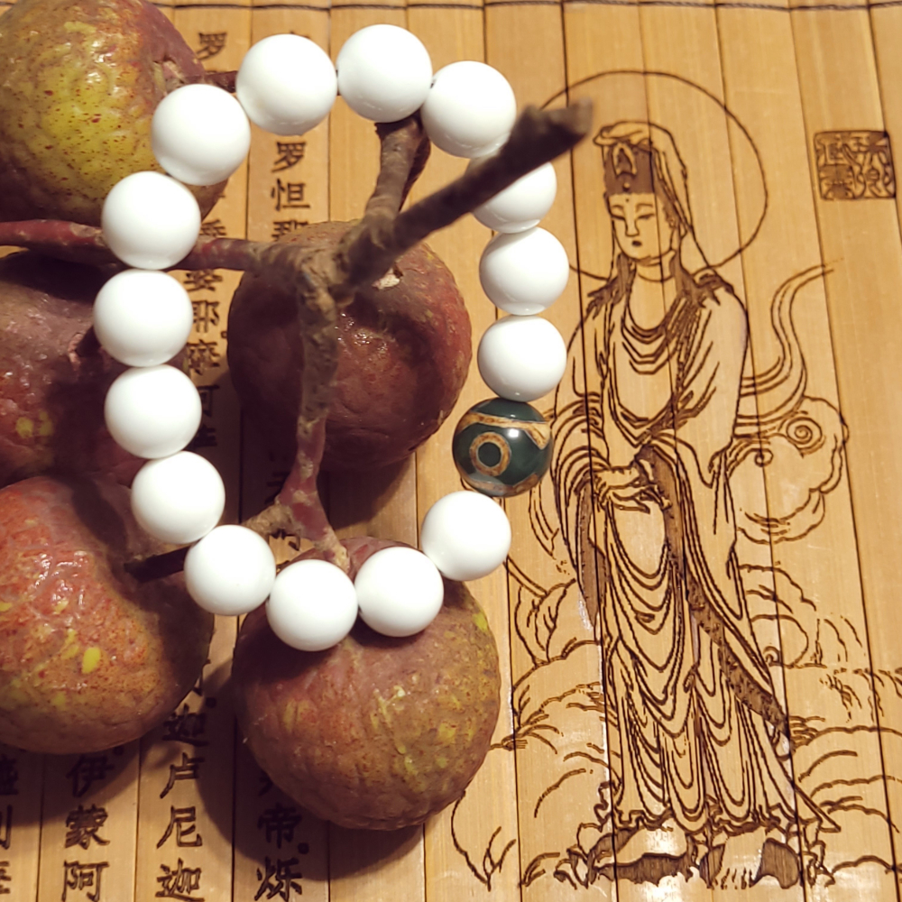 【母親節禮物已過爐現貨】綠瑪瑙三眼天珠 硨磲手串 轉運佛珠 佛珠手串 提升財運事業運 夏日百搭-細節圖3