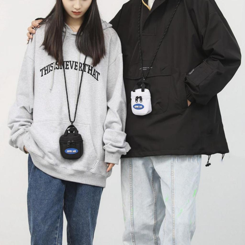 2023 台灣公司貨 防潑水 斜背 超小包 掛包 腰包 防潑水拉鍊 胸包 廢物包 斜背 零錢包-細節圖2