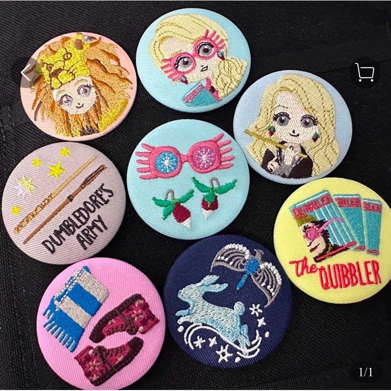 日本🇯🇵哈利波特影城 Harry Potter 露娜Luna 刺繡 盲盒 胸針 徽章 8入（含隱藏款）-細節圖3