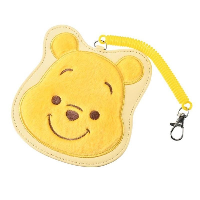 日本🇯🇵正版 Disney 迪士尼 FUWAMOCO ZAKKA系列 吊飾拉環鑰匙扣 毛絨絨伸縮證套 瑪麗貓 小熊維尼-細節圖3