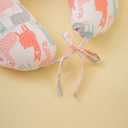 UniBABE優貝比 哺乳三用U型枕，超細纖維款（草泥馬/刺蝟/雪地）-細節圖3