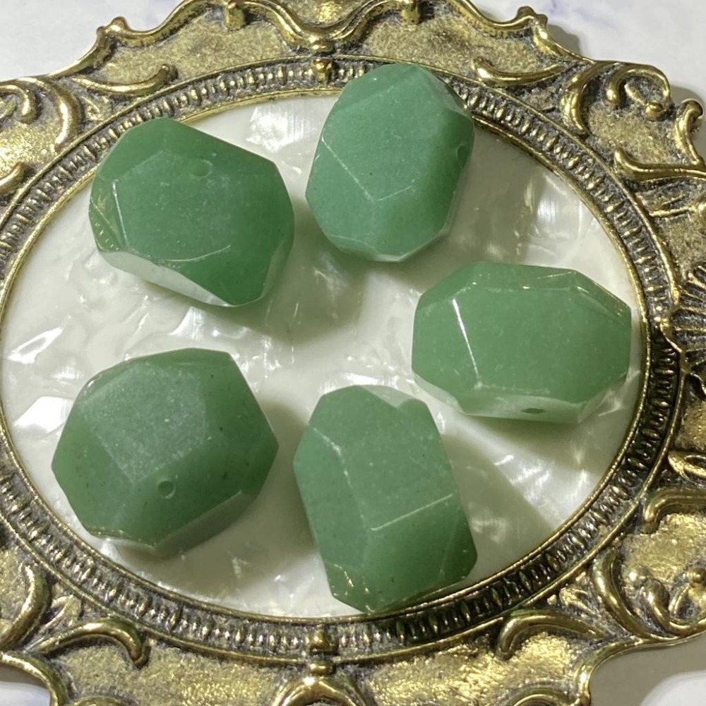 天然東菱玉隨形切面珠 綠東菱 東菱石 橫孔 切面不規則 切角隨形珠 DIY手作 首飾配件DIY 手作材料 單個隨機出貨-細節圖3