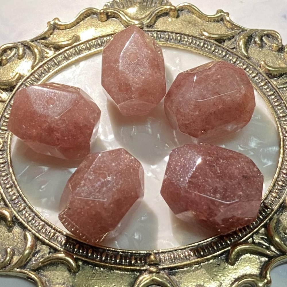 天然草莓晶隨形切面珠 橫孔 切面不規則 切角隨形珠 適合DIY手作 天然石手作材料 單個隨機出貨-細節圖3