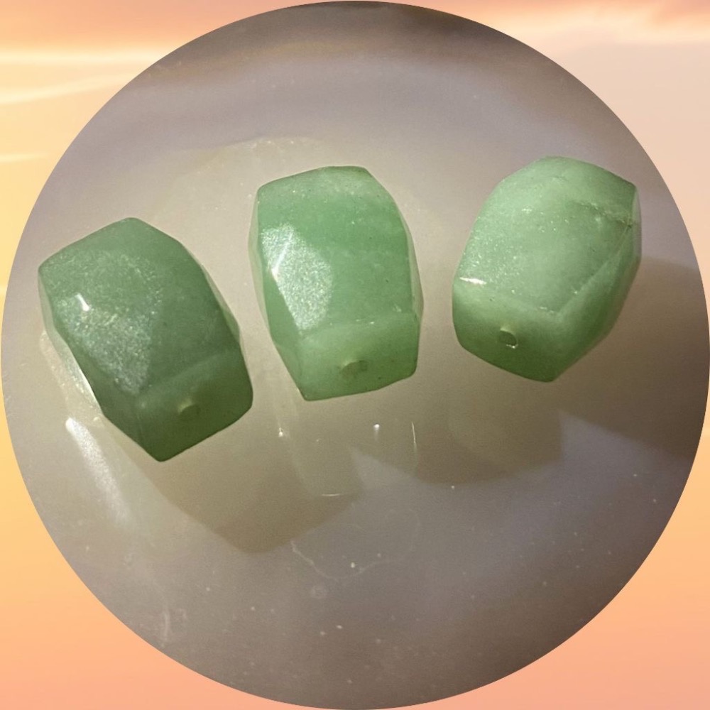 東菱玉隨形切面珠 直孔 桶珠 切面不規則 切角隨形珠 適合DIY手作 天然石手作材料 單個隨機出貨-細節圖3