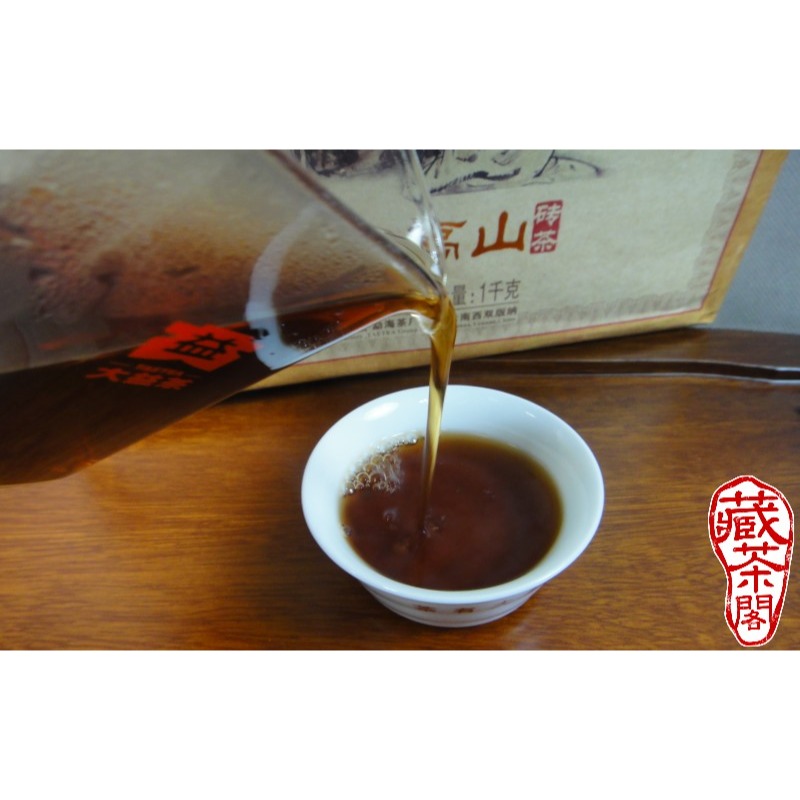 【藏茶閣】2012年雲南大益普洱茶 巴達高山熟磚茶 1000克 醇厚滑潤~盡顯棗香~餘韻回甘 有機生態茶園-細節圖6
