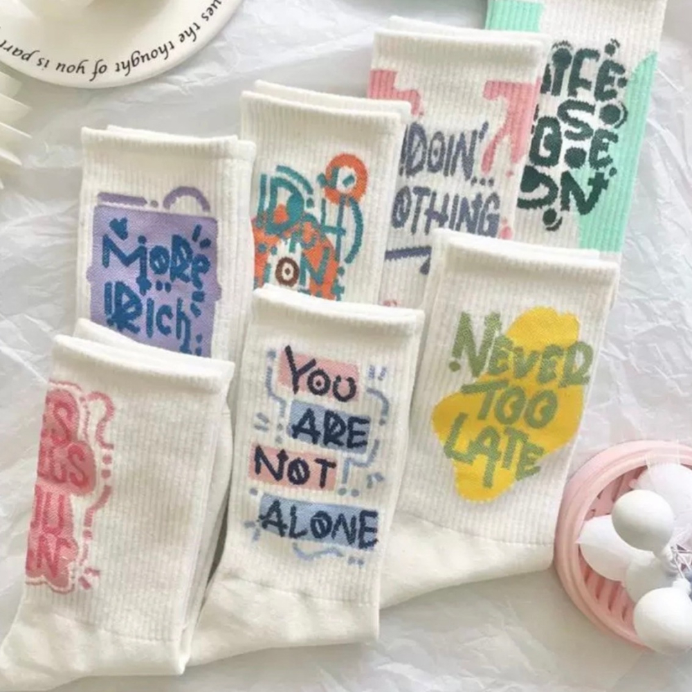 🏷️ins運動字母百搭學生中筒襪-細節圖3