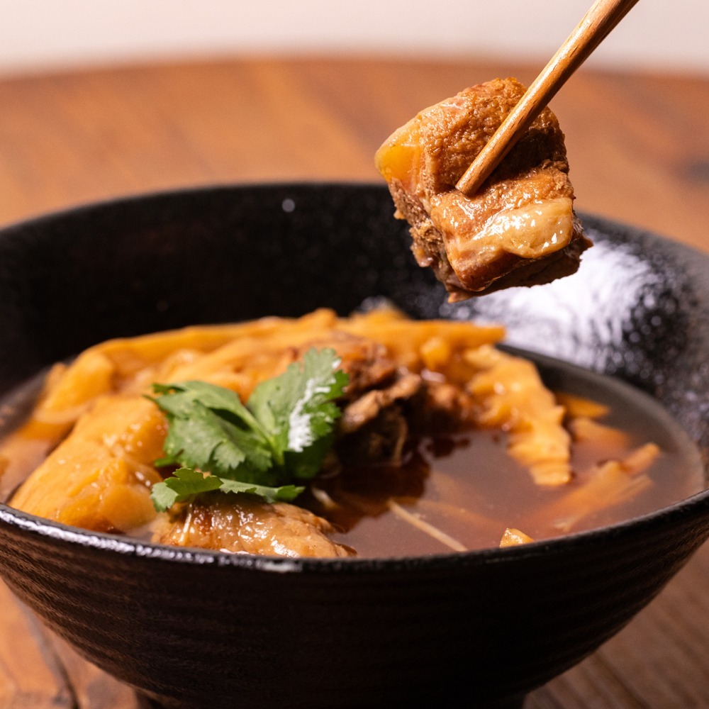 吃貨零食🍭│疲老闆 筍乾排骨 嚴選商品 滷汁 配飯 下飯 豬軟骨 筍乾 排骨 2入-細節圖5