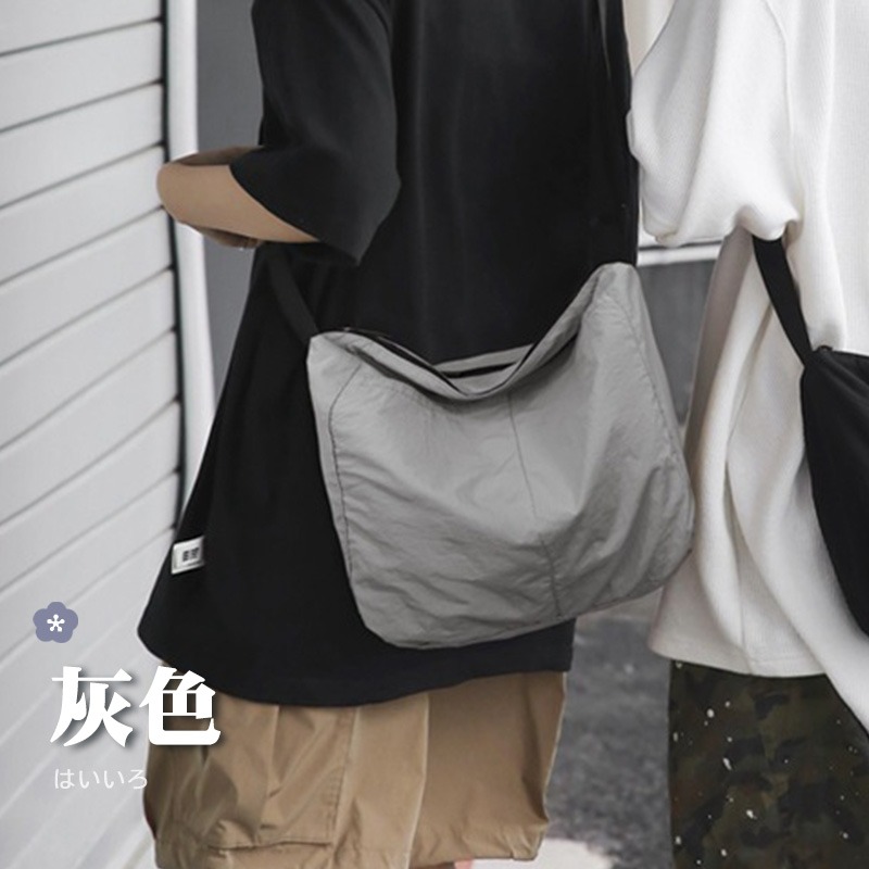 日系尼龍郵差包 休閒百搭單肩包 簡約尼龍斜挎包 大容量側背包 休閒百搭斜背包 旅行側背包-規格圖9
