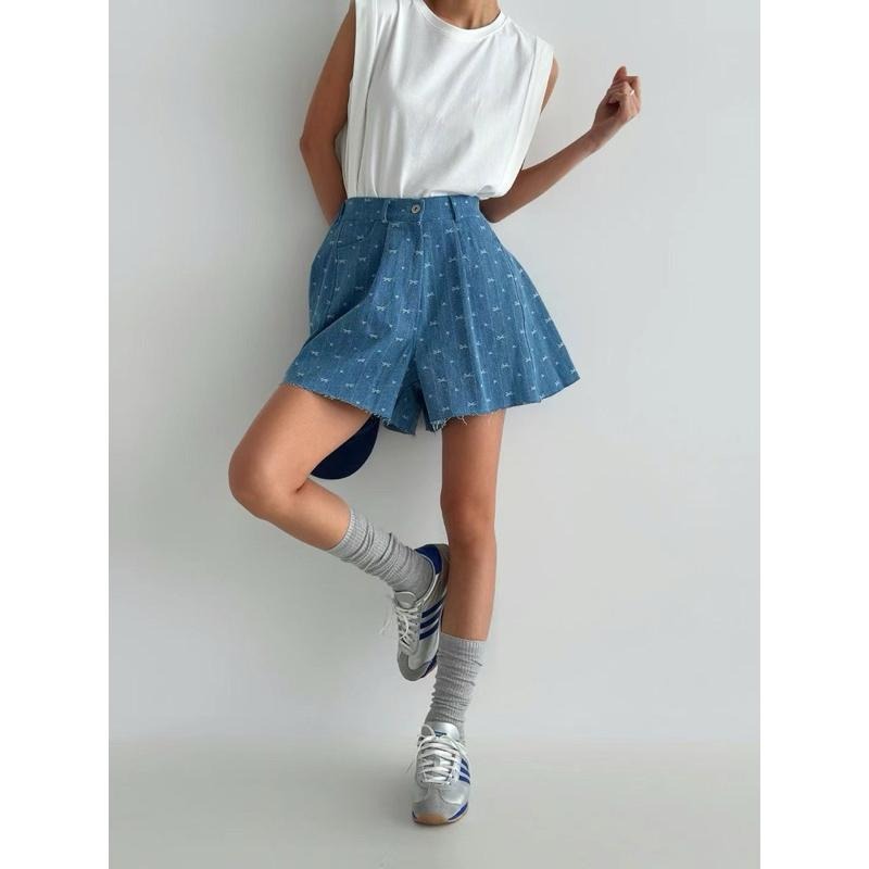 Ðöðöħö正韓製 兩色 愛心蝴蝶結後鬆緊牛仔短褲 修身設計 百搭單品-細節圖7