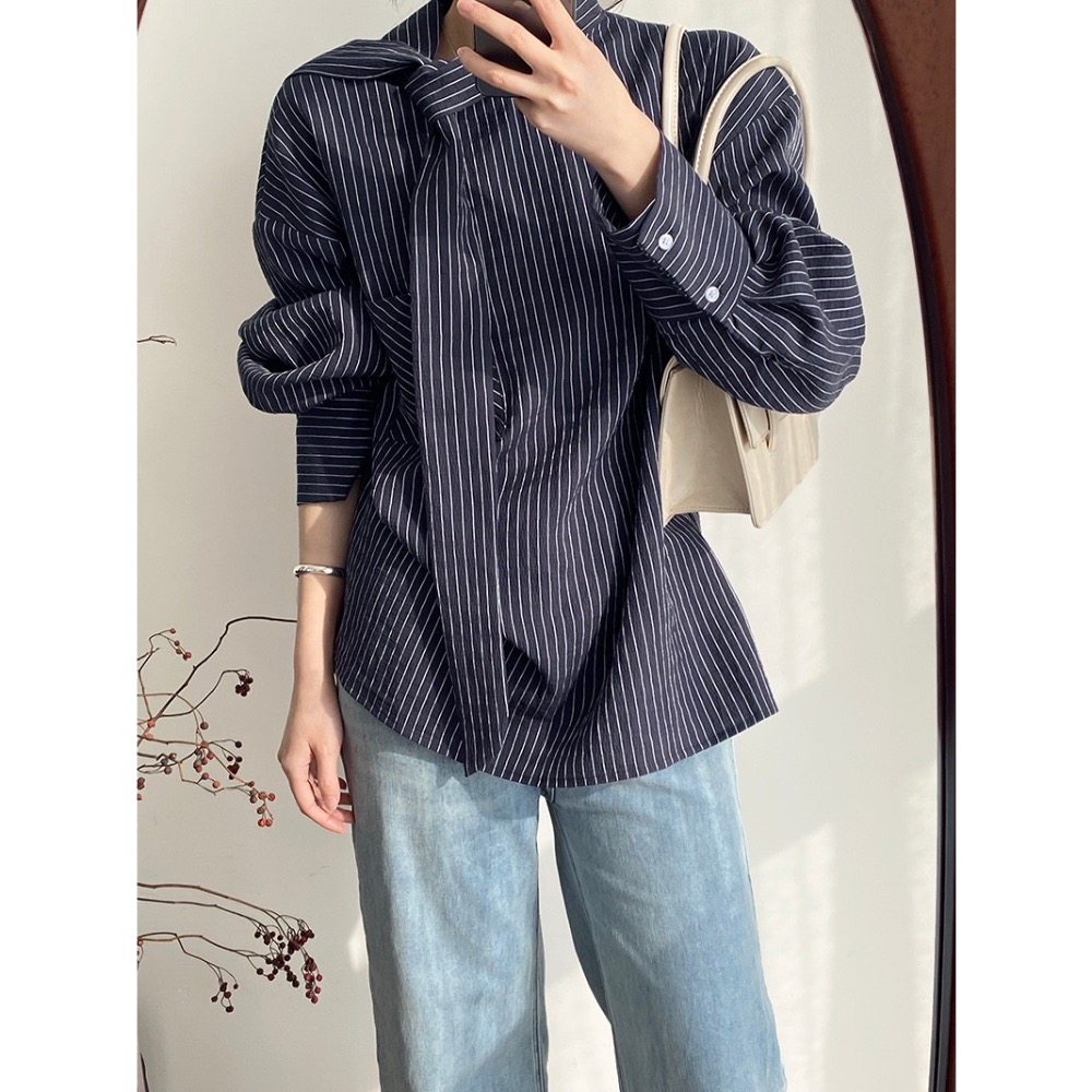 Fredön 現貨24H出貨｜高智感垂墜飄帶襯衫｜胸圍128cm｜衣長68cm｜深藍條紋-細節圖6