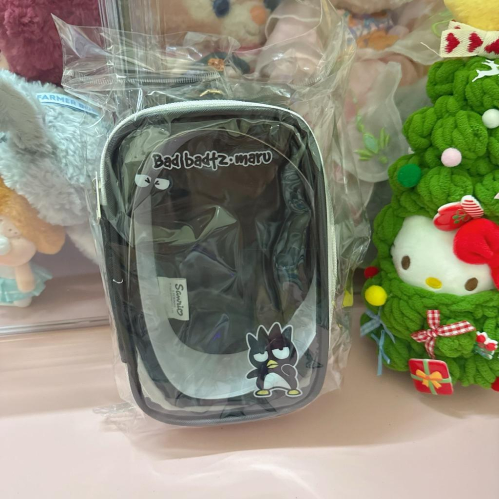 台灣現貨正版授權三麗鷗 Kitty 美樂蒂 人魚漢頓 酷企鵝 大耳狗 娃包 萬用包 痛包化妝包@收納包 防水包 透明卡包-細節圖5