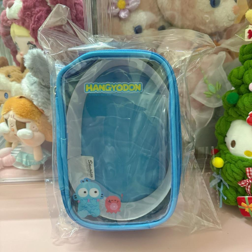 台灣現貨正版授權三麗鷗 Kitty 美樂蒂 人魚漢頓 酷企鵝 大耳狗 娃包 萬用包 痛包化妝包@收納包 防水包 透明卡包-細節圖8
